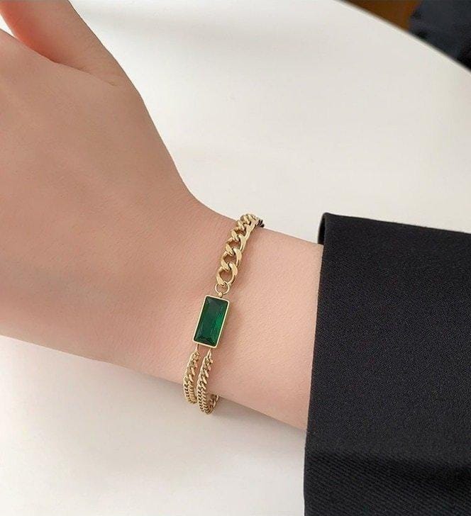 Emerald Charm Chain Bracelet – Elegant & Bold