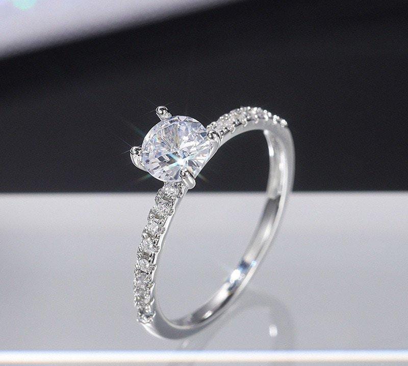 Classic Solitaire Engagement Ring – Dainty Sparkle Elegance