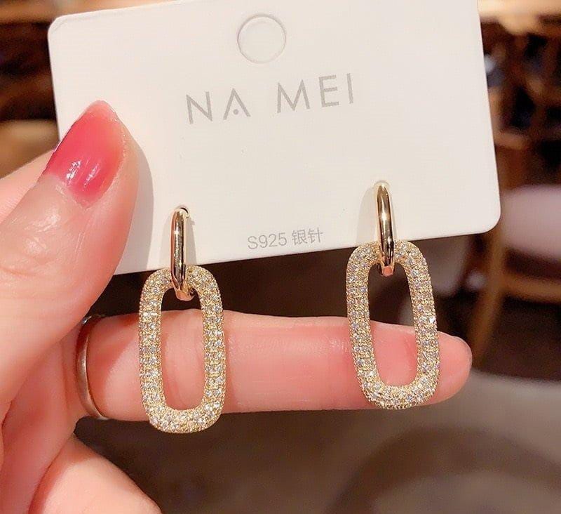 Crystal Link Drop Earrings – Modern & Sparkly