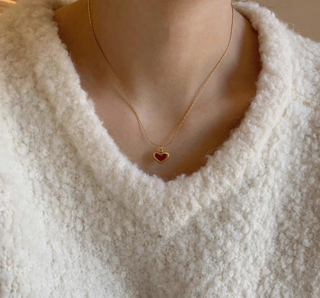 Minimalist Red Heart Pendant Necklace – Gold Chain with Enamel Charm