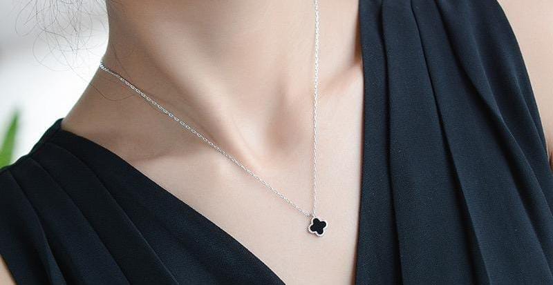 Elegant Clover Jewelry Set – Black Enamel & Silver Finish