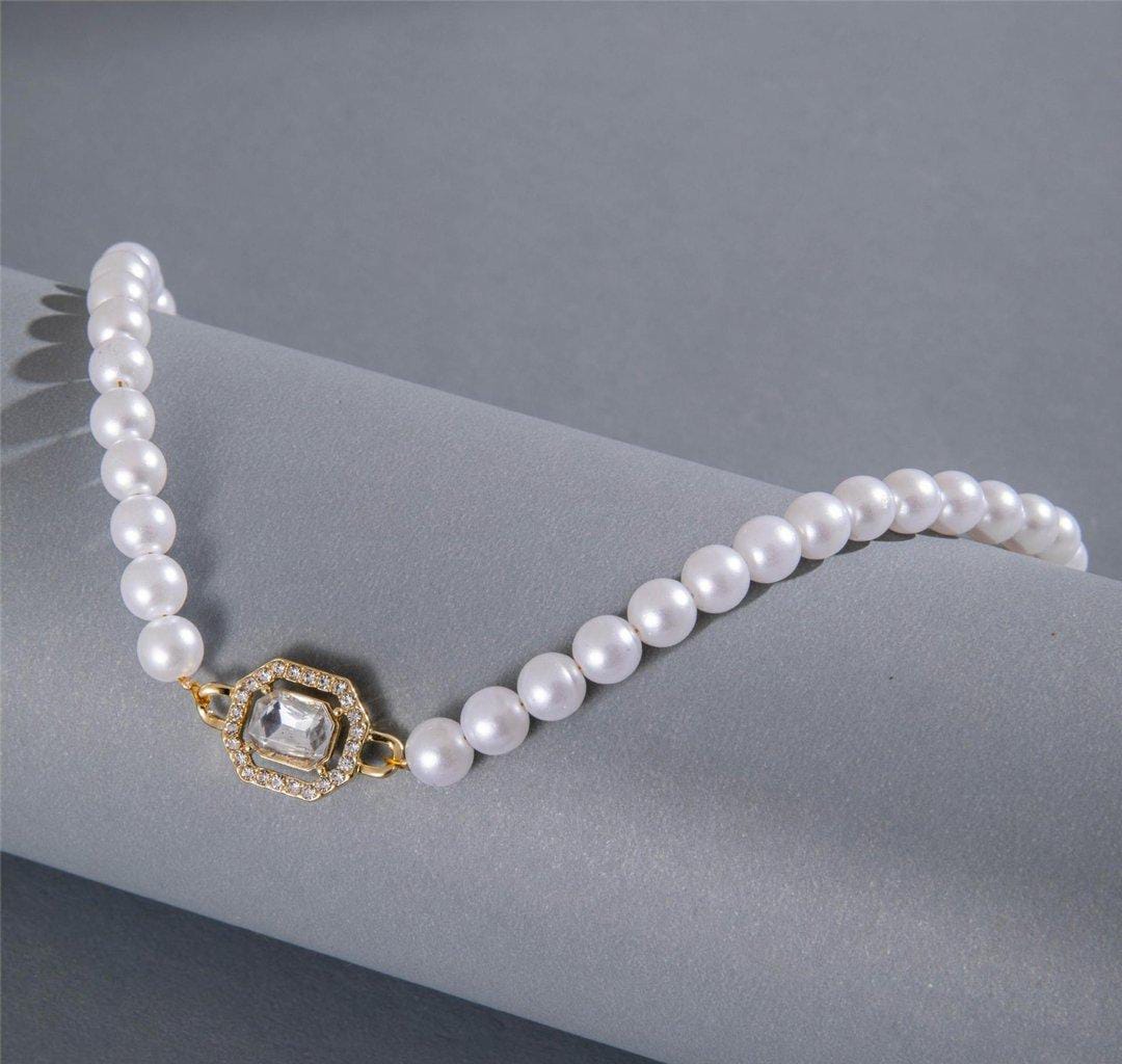 Vintage Pearl Beaded Necklace – Crystal & Gold Accent Charm