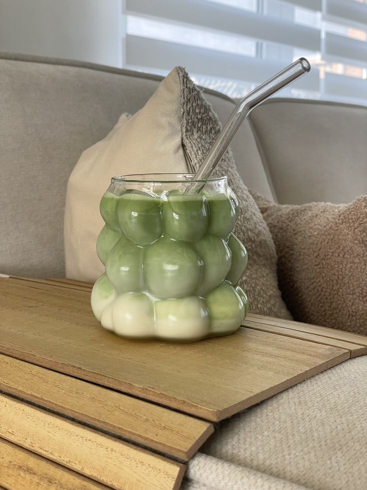 Playful Bubble Glass Tumbler with Bamboo Lid & Straw