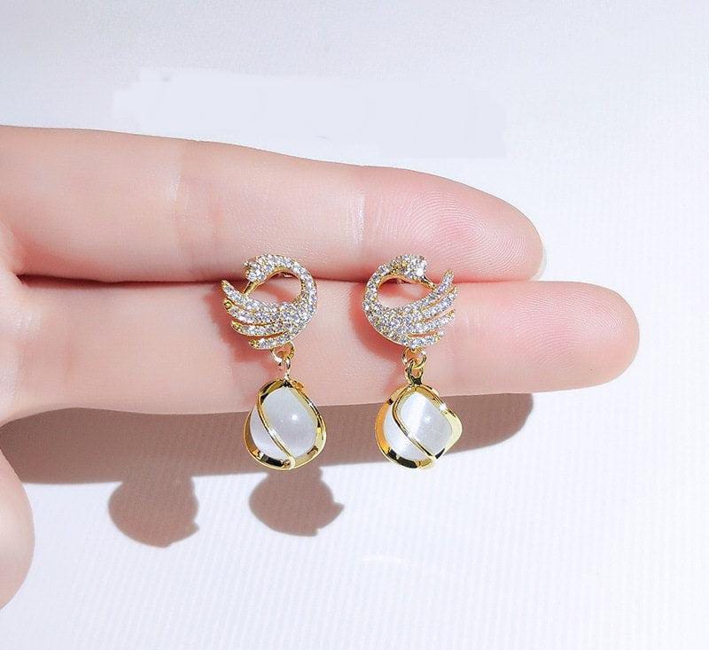 Swan Pearl Drop Earrings – Graceful & Glamorous