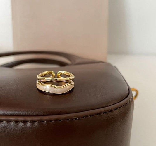 Elegant Dual-Tone Wave Open Ring – Minimalist Luxe
