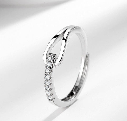 Silver Knot Diamond Ring – Sleek & Sparkling.