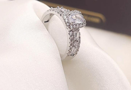 Radiant Halo Engagement Ring – Sparkling Silver Elegance