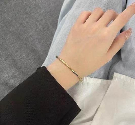Elegant Twist Open Cuff Bracelet– Adjustable & Minimalist