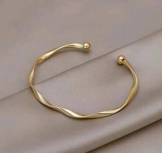 Elegant Twist Open Cuff Bracelet– Adjustable & Minimalist