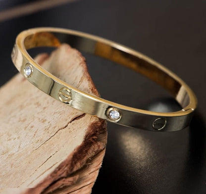 Luxury Gold-Plated Bangle Bracelet – Sleek & Timeless Design