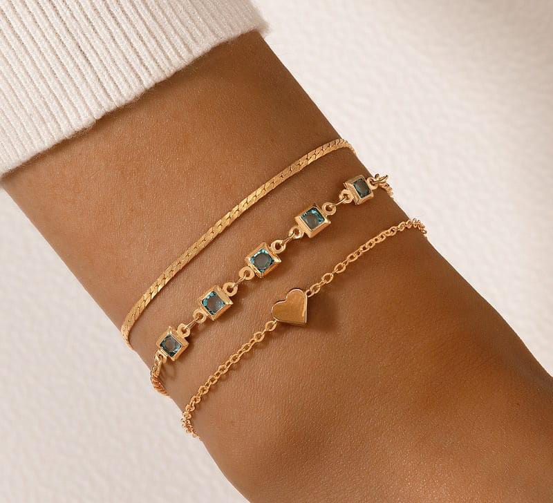 Minimalist Gold Layered Bracelet Set – Dainty & Elegant
