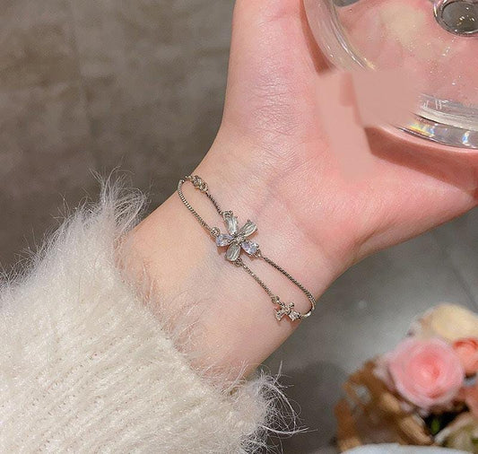 Silver Flower Charm Bracelet – Adjustable & Elegant Design