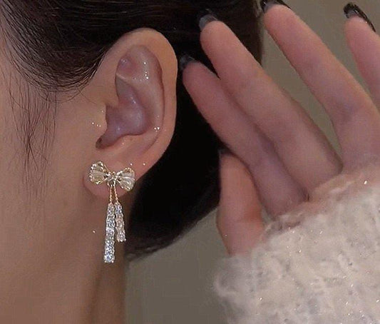 Elegant Crystal Bow Earrings – Dangling Minimal Charm