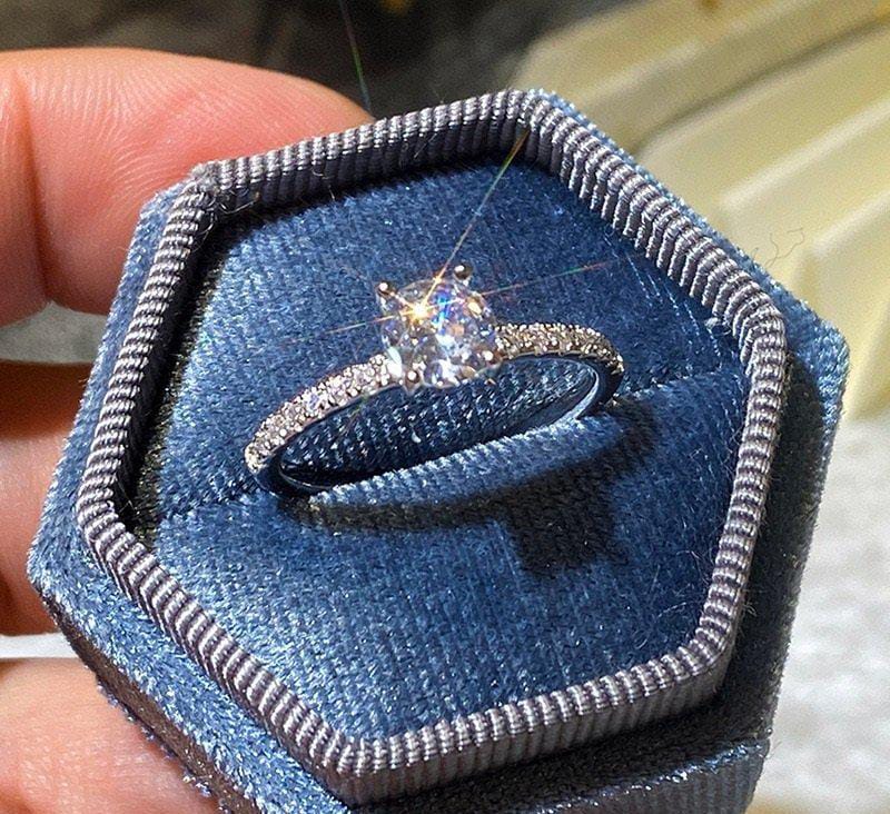 Classic Solitaire Engagement Ring – Dainty Sparkle Elegance