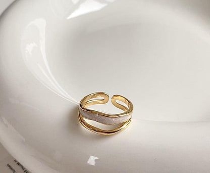 Elegant Dual-Tone Wave Open Ring – Minimalist Luxe