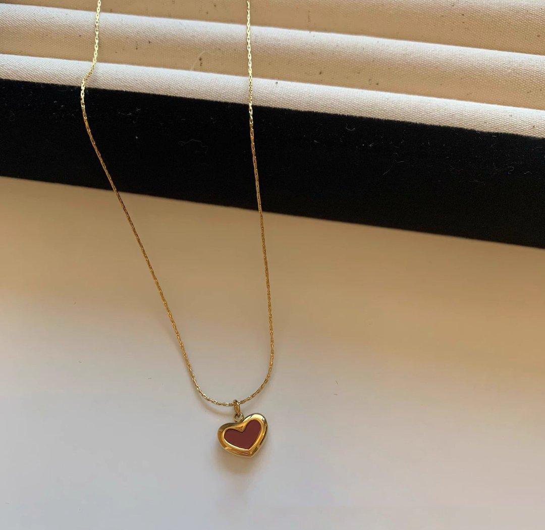 Minimalist Red Heart Pendant Necklace – Gold Chain with Enamel Charm