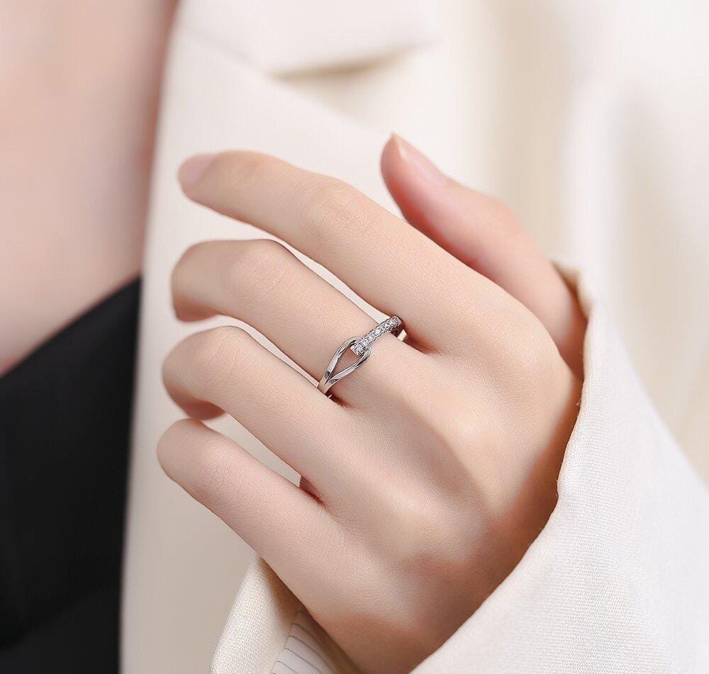 Silver Knot Diamond Ring – Sleek & Sparkling.