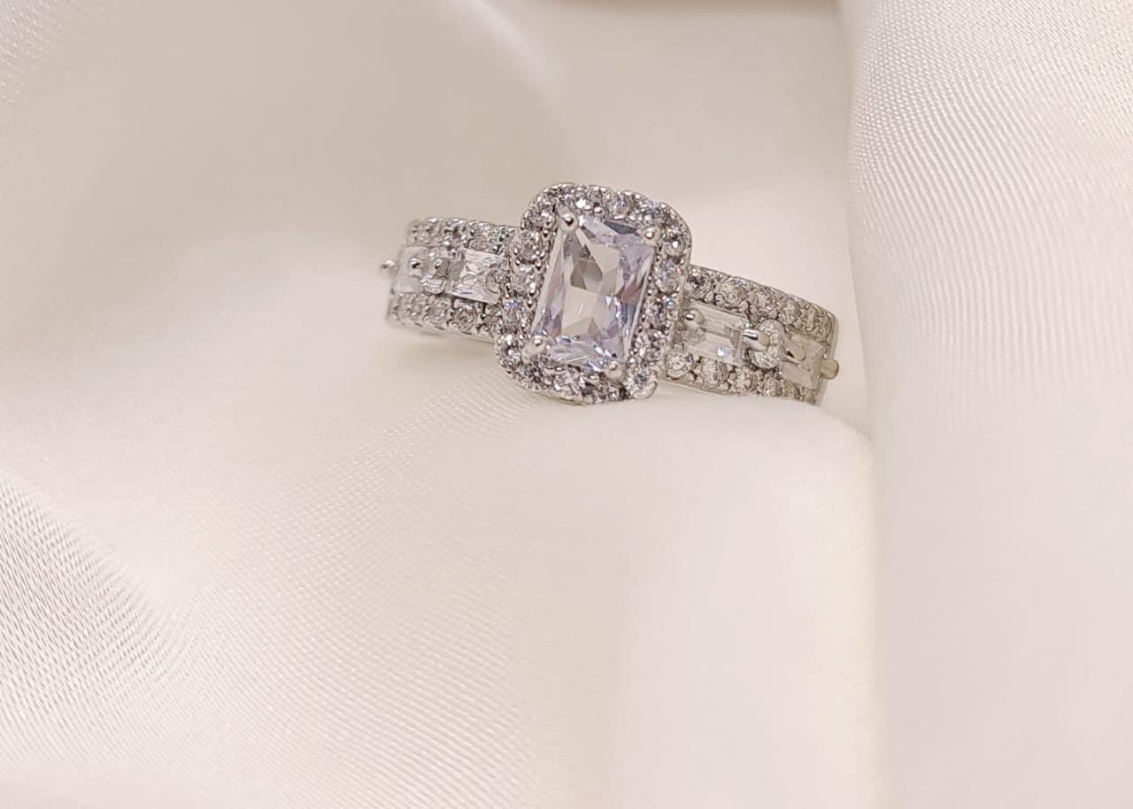 Radiant Halo Engagement Ring – Sparkling Silver Elegance