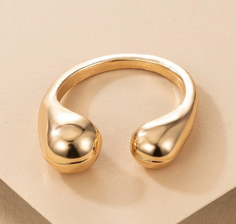 Elegant Butterfly Pearl Ring – Timeless Charm