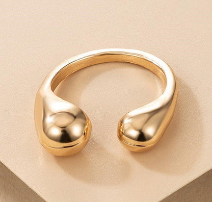 Elegant Butterfly Pearl Ring – Timeless Charm