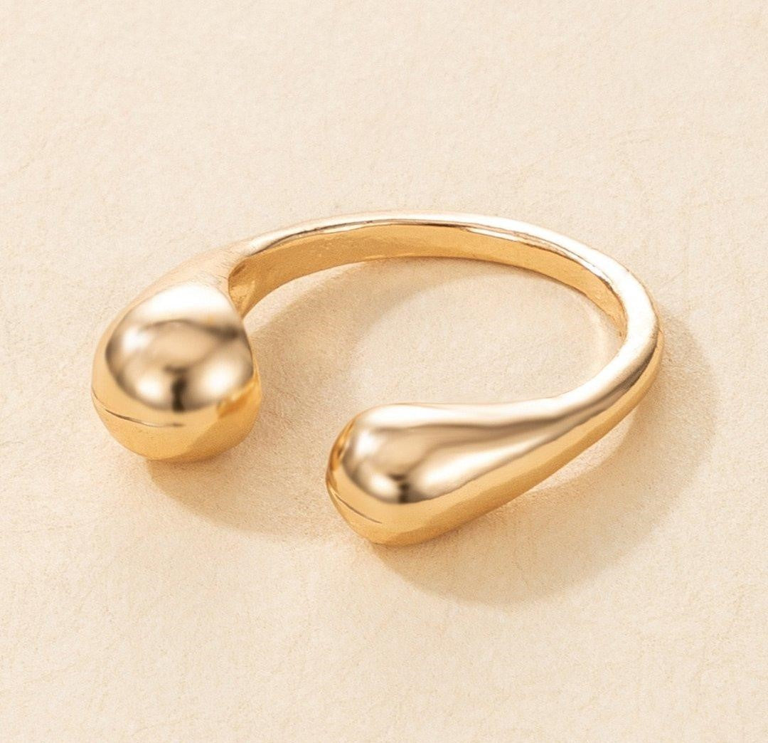 Elegant Butterfly Pearl Ring – Timeless Charm